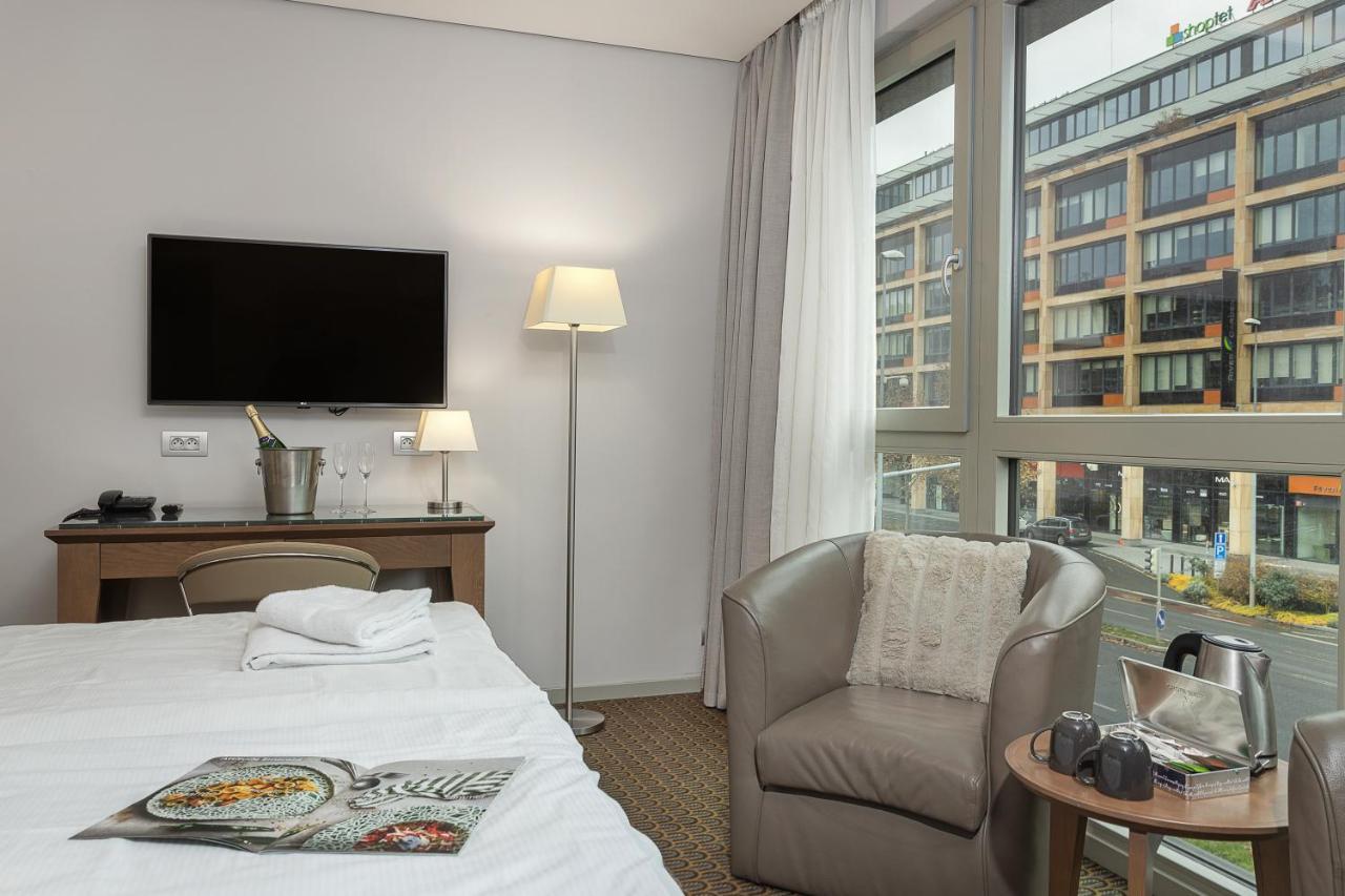 Two Connecting Double Rooms with Two Bathrooms,1706920929:JPEG